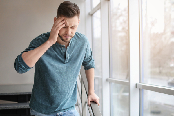 A man experiencing concussion symptoms 